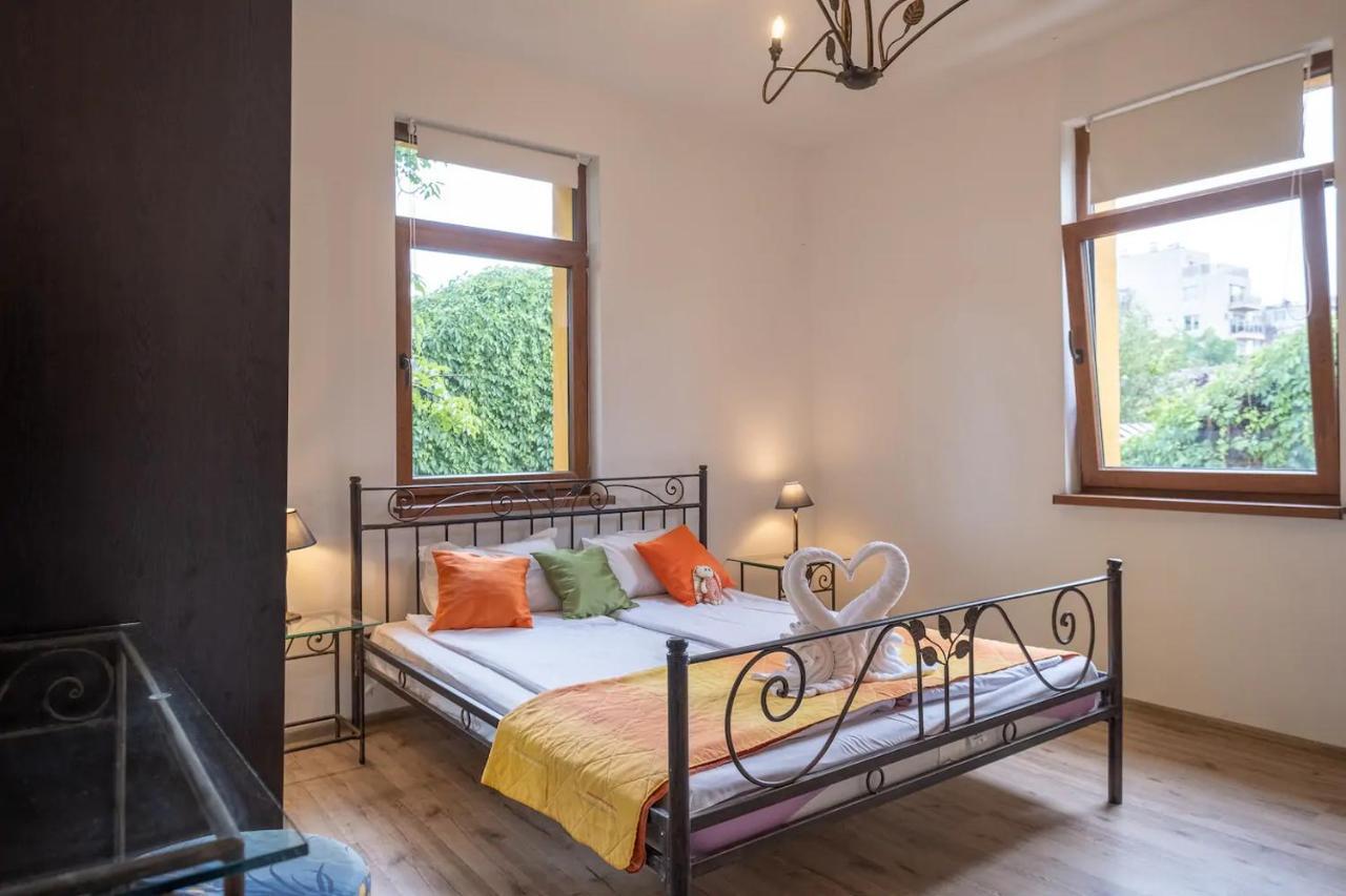 Entire Central House With Guest Rooms & Garden Sofia Zewnętrze zdjęcie